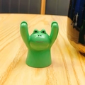 Cute green resin frog desk ornament figurine holding up arms for home decor - Frog Style