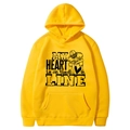 Gelber American Football Kapuzenpullover mit My Heart is on the Line Grafikdruck - S / Oberteile / Gelb