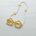 Kids flower-shaped decorative glasses in yellow with beaded chain and bows - With Bow Bead Chain / Yellow