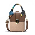 Sac à bandoulière bicolore marron et beige avec motif matelassé et foulard en soie au manche - Khaki Color-block