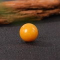 Single 20mm round yellow amber honey wax bead on natural wood background - 20*20mm / Topaz