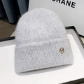 Winter beanie in light gray knit with a golden M metal logo and ribbed cuff design - M-Logo Thickened Style / Gray