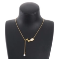 Elegante collar de tulipán dorado con incrustación de nácar y colgante de perla - Dorado