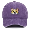 Gros plan sur la broderie de chien Corgi sur casquette en coton lavé violet vintage - Réglable / Violet