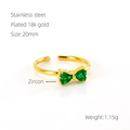 Minimalistischer verstellbarer Schleifenring in Gold mit grünen herzförmigen Zirkonias - Grüner Zirkonia