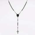 Detail van zwarte rozenkrans ketting met Sint-Benedictus medaille en kruisbeeld hanger - Zwart