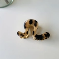 Elegant wave-shaped hair claw clip in tortoiseshell acrylic with golden hinge details - Leopard Print