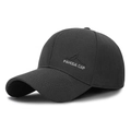 Schwarze Baseballkappe mit weißer PAHODA-Stickerei und gebogenem Schirm für Outdoor - Verstellbar / Schwarz