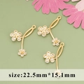 Trois pendentifs fleurs plaqués or 18k avec diamants, 22,5mm sur 15,1mm - Style Grande Fleur / Doré