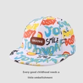 Dettaglio del cappello hip-hop per bambini con stampe graffiti colorate e patch in pelle - Bambini 3-10 Anni 48-54CM / Bianco