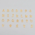 Set di 26 ciondoli con lettere in acciaio inossidabile dorato per bracciali e collane - Iniziale A / Oro
