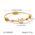 Detail van 18k gouden vlinderarmband met gedraaide draad, afmetingen en glimmende stenen - Vlinder Hanger (HC-B20409)