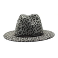 Klassieke vilten fedora hoed met luipaardprint, brede rand en metalen stud decoratie - M (56-58cm) / Grijs
