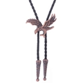 Verstellbare schwarze Leder-Bolo-Krawatte mit Adler-Anhänger in Bronze-Optik - Fliegender Adler Kupfer