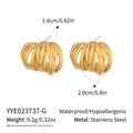 Detailed view of C-shaped gold stainless steel earrings with size and weight specs - Gold (YYE023737-G)