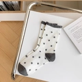 Chaussettes mi-hautes en coton blanc à pois gris avec bordure volantée élégante - Taille unique / Pois Volant