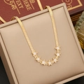 Detalle de cadena de espiga dorada con siete estrellas e incrustaciones de nácar - Collar de Estrella Dorado (1# Collar)