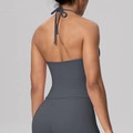 Détail de brassière de sport dos nu gris foncé et legging assorti sur un modèle fitness - S / Haut (7127) / Marron châtaigne