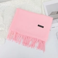 Écharpe rose effet cachemire avec pompons et détails brodés pour l'hiver - 70×200cm / Rose vif