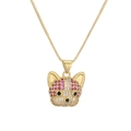 Collar con colgante de bulldog dorado y pavé de circonitas brillantes en blanco - Rosa Rojo