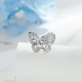 Silberner Schmetterlings-Ohrstecker mit herzförmigem Zirkonia-Stein und Pavé-Flügeln - Weißer Schmetterling (A1081-1)