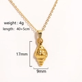 Detailansicht der goldenen Meeresmuschel-Halskette mit Maßen 17x9mm und 4g Gewicht - Meerschnecke 2