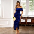 Elegante blauwe fluwelen jurk met blote schouders en gedrapeerde plooien voor een slim fit - S / Blauw