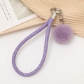 Porte-clés en denim tressé violet avec pompon en peluche et clip métal sur tricot beige - Violet