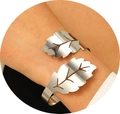 Brazalete ajustable plateado con diseño de hojas huecas y acabado brillante - Pulsera abierta de hoja plateada (1156) / Plateado