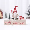Décoration de Noël en bois avec Père Noël et cadeaux, rouge et blanc, base de 20 cm - Gnome Base Rectangulaire-Bonnet à Rayures (HG18-749B)