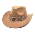 Detail eines Western-Wollhutes mit buntem Webband und Metall-Stierkopf-Verzierung auf Filz - M (56-58cm) / Camel