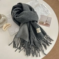 Sciarpa grigio scuro effetto cashmere con frange ed etichetta minimalista - 200cm / grigio scuro