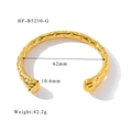 Detailsicht der unregelmäßigen Hammerschlag-Textur auf 18k vergoldeter Manschette - Gold