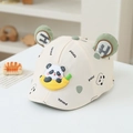 Dettaglio berretto neonato con orecchie di peluche e patch panda in bianco crema - 50cm (1-3 anni) / Verde