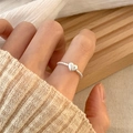Close-up of a 925 silver heart ring with a beaded band on a woman's finger - Beaded Heart Opening Style(JZ0622)