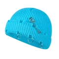 Himmelblaue Strickmütze im Vintage-Stil mit Metallringen und einer großen Sicherheitsnadel - Einheitsgröße / Blau