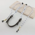 Cadena ajustable para gafas en piel sintética marrón oscuro y cordón trenzado negro con clip - Blanco