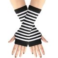 Détail de la mitaine longue en tricot rayé noir et blanc avec passage de pouce - Taille unique / Rayures Noires et Blanches