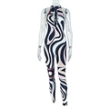 Dettaglio dello scollo all'americana con cut-out sulla tutina con stampa a spirale - S / Zebra Print