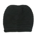 Vista detallada de la textura de punto acanalado grueso y el doblez de un gorro negro de invierno - M (56-58cm) / Negro