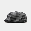 Dettaglio del cappello da strillone a scacchi con toppa laterale e visiera nera - Taglia unica / Nero