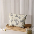 Kosmetiktasche aus Segeltuch in Creme mit Schwanen-Jacquard-Muster und Markenetikett - Cremegelber Schwan