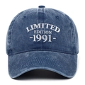 Dettaglio ricamo 1991 LIMITED EDITION su berretto in cotone lavato denim - Blu navy