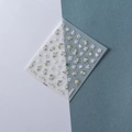 Detalle de las pegatinas de uñas en relieve TS-184 con flores blancas y hojas verdes - Estilo de Flor Blanca en Relieve (TS-184)
