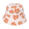 Detalle del gorro de pescador de lana de cordero con patrón de flores naranjas para invierno - Base Blanca Con Flor Rosa Naranja (B)