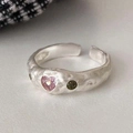 Offener Silberring mit rosa Herzstein und grünen Akzenten im handgefertigten Stil - Rosa Herz Zirkonia Silberring