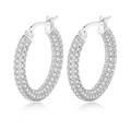 Détail macro de créoles argentées avec plusieurs rangées de zircons blancs sertis pavé - Or Blanc + Strass Blanc / Argenté