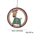 Suspension ronde en bois avec renne au pull vert et cadeau rouge, diamètre 10cm - Élan