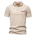 Dettaglio polo uomo beige con colletto a righe e taschino sul petto in cotone - S / Albicocca