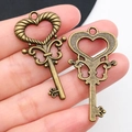 Ciondoli a forma di cuore in bronzo antico per la creazione di gioielli fai da te e artigianato - Chiave in Bronzo Antico 22x40mm